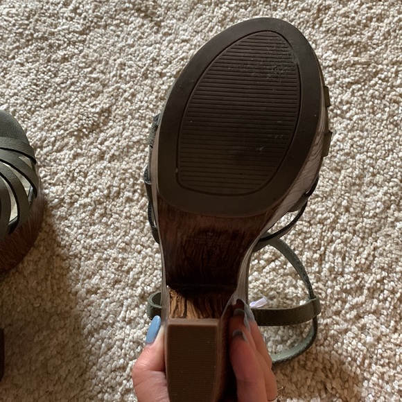 Guess sandals  size 7 - Picture 4 of 4